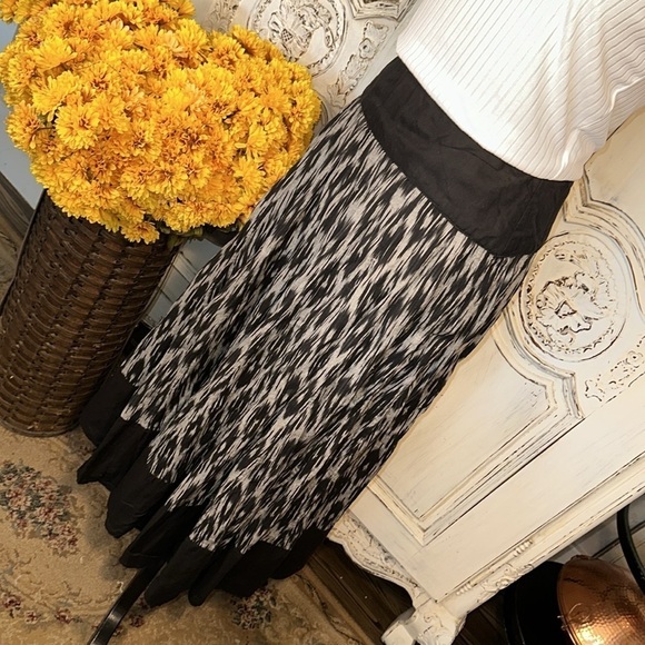 Gopal Das Shyam Sunder Black and White Ikat Pattern Full Maxi Skirt Gypsy Boho - Picture 3 of 9